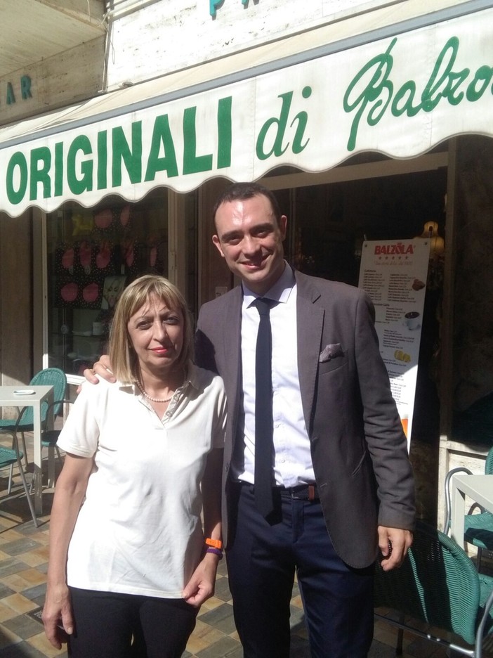 Alassio, dopo 42 anni di onorato servizio il bar pasticceria "Balzola" saluta Rossana Formento Alassio, dopo 42 anni di onorato servizio il bar pasticceria "Balzola" saluta Rossana Formento