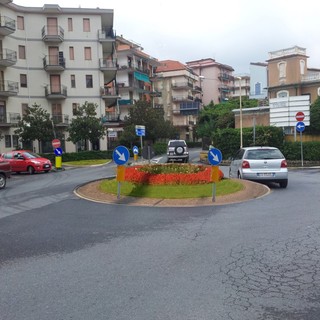 Borghetto S. Spirito: cambia volto la rotatoria dell'ex oleificio Roveraro