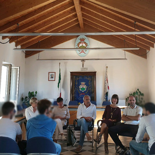 Danneggiarono le panchine del centro storico: tornano a Pietra Ligure e chiedono scusa ai pietresi