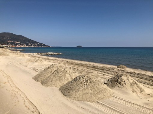 Ripascimento spiagge, Sasso del Verme (sindaco Laigueglia): &quot;Quasi conclusa la prima trance dei lavori sull'arenile di levante&quot;