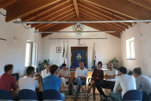 Danneggiarono le panchine del centro storico: tornano a Pietra Ligure e chiedono scusa ai pietresi