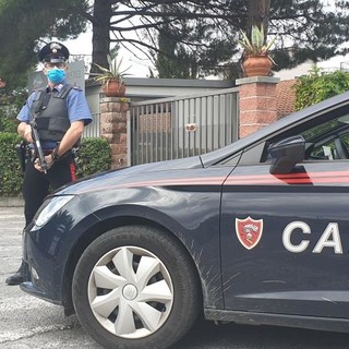 Albenga, dopo due mesi di inseguimenti arrestato uno scippatore seriale: 8 furti di borse e 2 di motorini