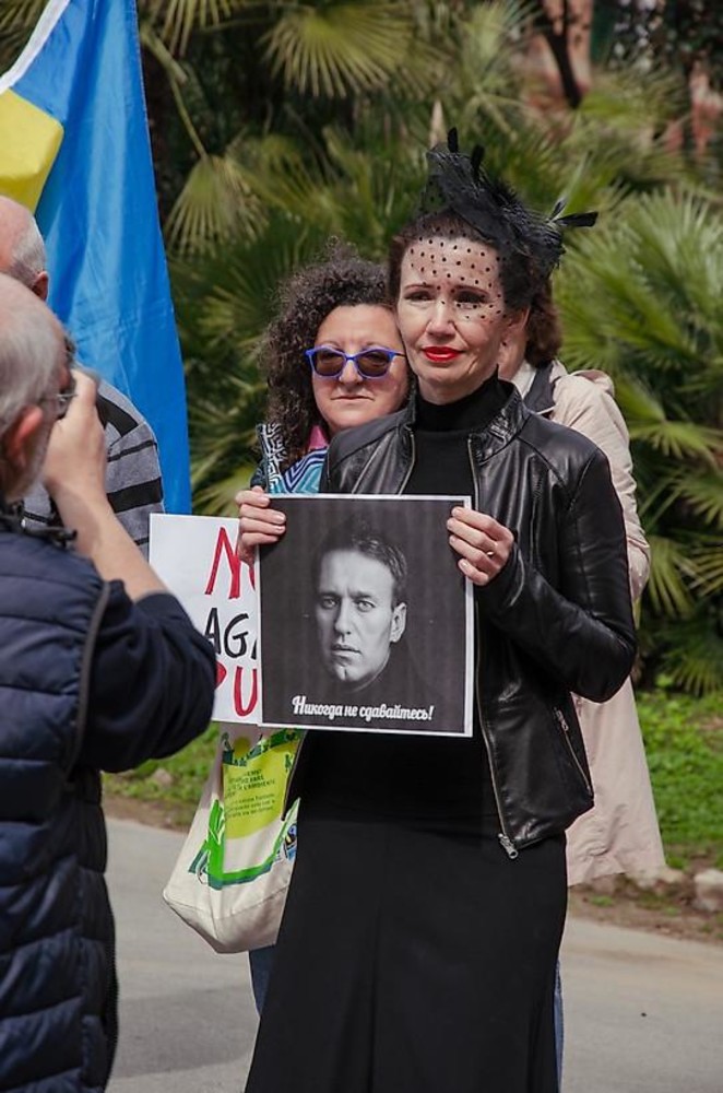 I “Russi Liberi” del Savonese al voto al Consolato di Genova per dire no a Putin
