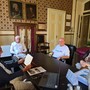 Alassio, dal 1949 in vacanza nella Città del Muretto: il sindaco Melgrati premia il turista fedele Aldo Sandro Mei Alassio, dal 1949 in vacanza nella Città del Muretto: il sindaco Melgrati premia il turista fedele Aldo Sandro Mei