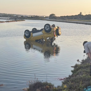 Carabinieri in vacanza a Formentera salvano il passeggero di un'auto caduta in acqua alle Saline Carabinieri in vacanza a Formentera salvano il passeggero di un'auto caduta in acqua alle Saline