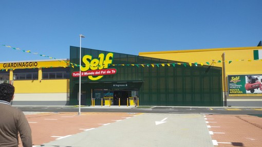 Albenga: l'attesa è finita, apre i battenti il negozio di bricolage Self Albenga: l'attesa è finita, apre i battenti il negozio di bricolage Self