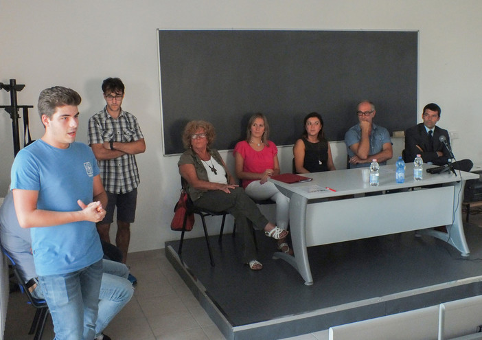 Savona, inaugurato al Campus Universitario lo spettrofotometro dei Giovani per la Scienza Savona, inaugurato al Campus Universitario lo spettrofotometro dei Giovani per la Scienza