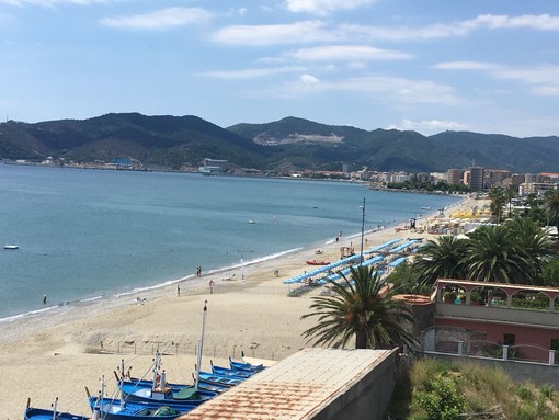 Savona, la giunta approva la bozza d'intesa con l'Autorità portuale per i servizi alla balneazione