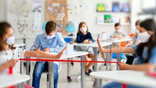 Primo mese di scuola tutta in presenza: giù le quarantene e i contagi, ma aumentano notevolmente i problemi relazionali