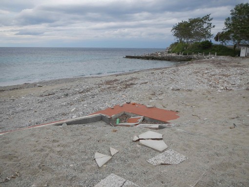 Si è conclusa l'operazione "spiagge e fondali puliti" 2012. Andate a dare un'occhiata alla spiaggia libera di Noli... Si è conclusa l'operazione "spiagge e fondali puliti" 2012. Andate a dare un'occhiata alla spiaggia libera di Noli...