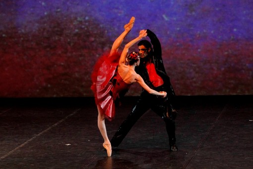 L'étoile Sabrina Brazzo in scena al Priamar Festival Savona L'étoile Sabrina Brazzo in scena al Priamar Festival Savona