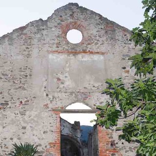 A Legino la processione verso la "chiesa senza tetto"