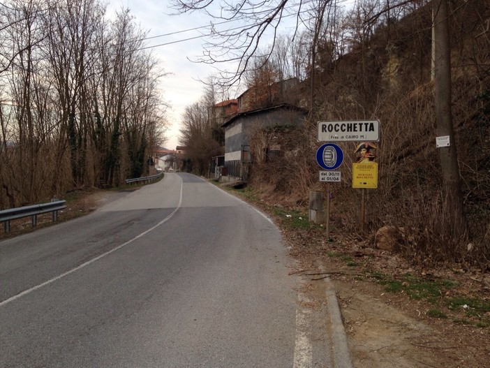 Rifiuti abbandonati a bordo strada e nei boschi, i furbetti del porta a porta in azione a Rocchetta Cairo