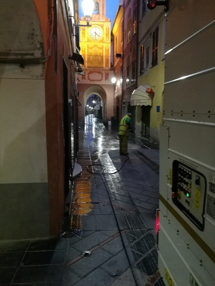 Loano: prosegue la sanificazione delle strade