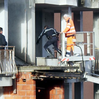 Albenga, blitz di carabinieri e polizia locale alle palazzine abbandonate di via Carloforte Albenga, blitz di carabinieri e polizia locale alle palazzine abbandonate di via Carloforte