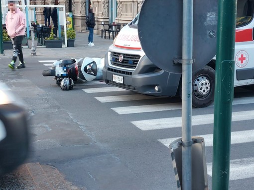 Scontro auto-moto in corso Mazzini a Savona: un ferito al San Paolo (FOTO)