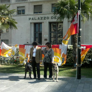 Buon 1° maggio, a chi non lavora e chi no (senza futuro prossimo, chiacchere o tessere in tasca)
