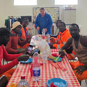 Piccoli gesti, grandi emozioni: una pausa pranzo speciale a Savona (FOTO) Piccoli gesti, grandi emozioni: una pausa pranzo speciale a Savona (FOTO)