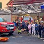 Gli scout in visita ai Vigili del Fuoco di Albenga: spettacolare esercitazione con l’autoscala