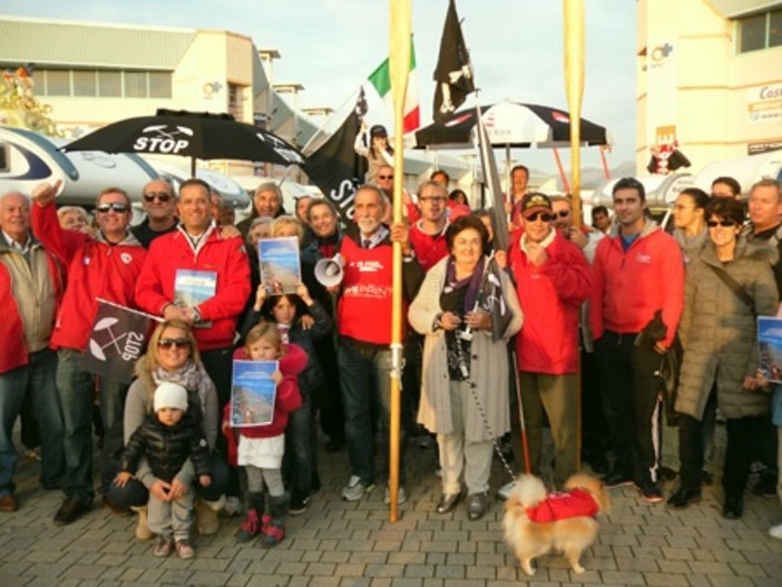 I balneari in camper verso Bruxelles per protestare, con loro una senatrice I balneari in camper verso Bruxelles per protestare, con loro una senatrice