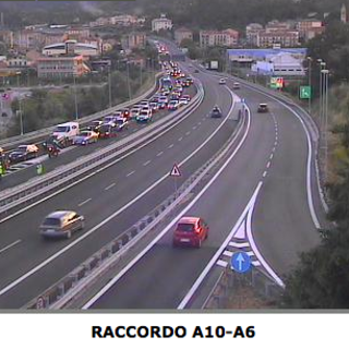 il traffico viene deviato sulla viabilità ordinaria o sulla A6