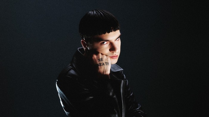 Dalla luce di Sanremo alle ombre della vita, riecco Sethu con "Tutti i colori del buio": "Mi sono messo a nudo" Dalla luce di Sanremo alle ombre della vita, riecco Sethu con "Tutti i colori del buio": "Mi sono messo a nudo"