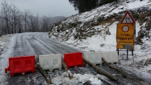 Chiusa per neve la Strada Provinciale 23 del Melogno Chiusa per neve la Strada Provinciale 23 del Melogno