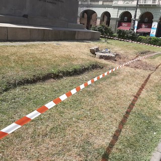 Savona, danni in piazza Mameli dopo la vittoria dell'Italia. Il sindaco Caprioglio attacca: "Condotta inaccettabile"