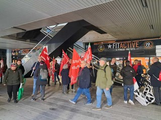 Le proteste durante il consiglio regionale sulla riforma sanitaria