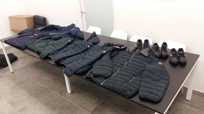 Alassio, prosegue la lotta al commercio abusivo e alla contraffazione Alassio, prosegue la lotta al commercio abusivo e alla contraffazione