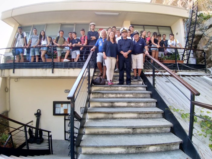 "Ultimi sprazzi d'estate" per una scuola di Ceva ad Alassio