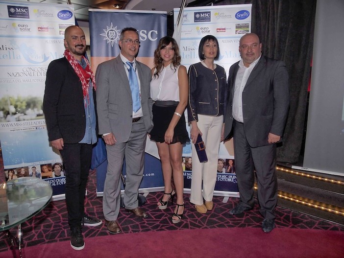 Da sx: direttore artistico Miss Stella del Mare Umberto Noto, responsabile Msc dottor Massimo Bertoldero, presentatrice del concorso l’attrice Emanuela Tittocchia, giurata nella giuria tecnica della finale giornalista e scrittrice Candida Morbillo, il patron del concorso Filippo Russo