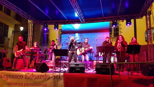 Solidarietà e musica: i Babilonia e i New Trolls insieme per il concerto natalizio al Chiabrera Solidarietà e musica: i Babilonia e i New Trolls insieme per il concerto natalizio al Chiabrera