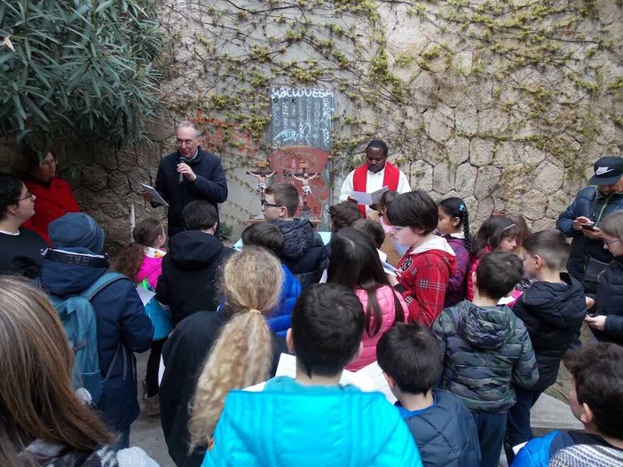 Savona, alle Fornaci torna la processione delle "cassette" del Lunedì Santo