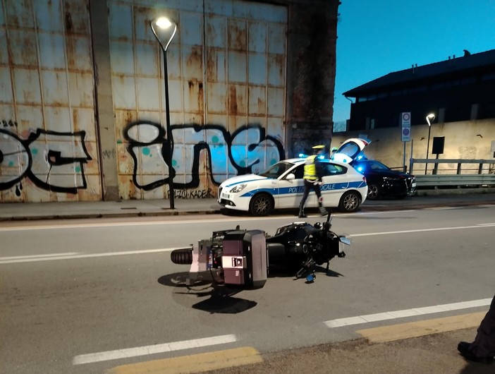 Savona, moto colpisce un pedone in via Nizza: intervento dei soccorsi (FOTO)