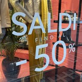 Sabato 4 luglio via ai saldi estivi, Federmoda Savona: "Eventuale spostamento dell'inizio proposta da valutare con attenzione, necessario regolamentare anche il commercio online" Sabato 4 luglio via ai saldi estivi, Federmoda Savona: "Eventuale spostamento dell'inizio proposta da valutare con attenzione, necessario regolamentare anche il commercio online"