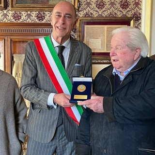 Alassio premia la Pasticceria San Lorenzo, consegnata targa in argento per gli oltre 50 anni di attività