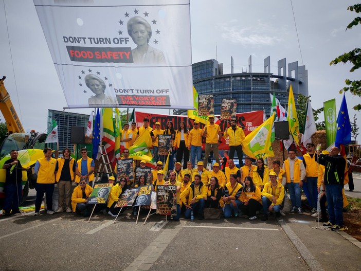 Anche Coldiretti Liguria alla mobilitazione a Strasburgo: "Grave errore della Commissione Europea non sospendere il CBAM e il sistema ETS sui fertilizzanti" Anche Coldiretti Liguria alla mobilitazione a Strasburgo: "Grave errore della Commissione Europea non sospendere il CBAM e il sistema ETS sui fertilizzanti"