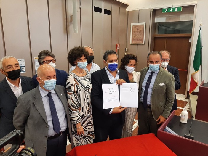 Sottoscritto il Masterplan del Sistema Portuale Savonese, Toti: "Un impegno a realizzare opere fondamentali per la provincia" (FOTO e VIDEO)