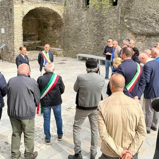 Castelvecchio di Rocca Barbena e rigenerazione urbana, l'assessore regionale Scajola inaugura Piazza della Torre Castelvecchio di Rocca Barbena e rigenerazione urbana, l'assessore regionale Scajola inaugura Piazza della Torre