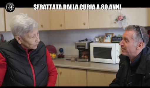 Sfrattata a 80 anni dalla Curia, l’inviato delle Iene trova la soluzione... ma poi: "Se andate in onda, nessun accordo"