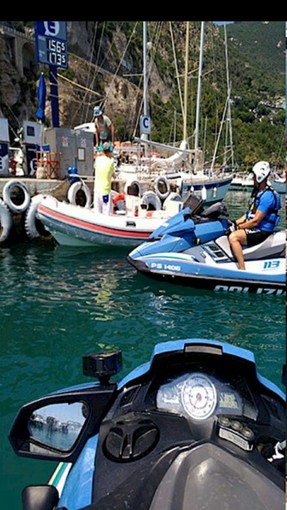 Gommone in avaria al largo dell'isola Gallinara: due persone soccorse dalla Squadra Nautica della Polizia di Stato di Alassio