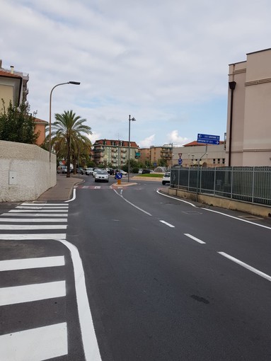 Loano, al via i lavori di rifacimento della segnaletica orizzontale Loano, al via i lavori di rifacimento della segnaletica orizzontale