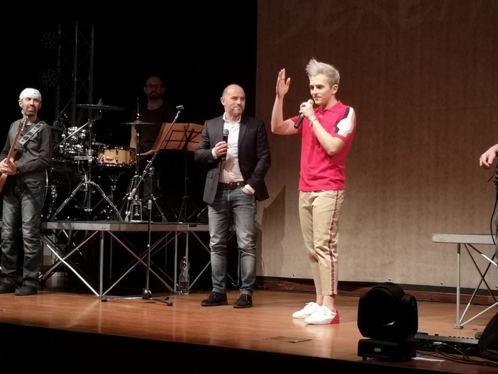 Successo per la presentazione di "Bellissimo", l'album d'esordio del cantante valbormidese Sereno (FOTO)