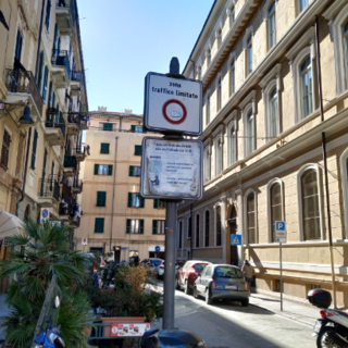 Savona, la segnalazione di un lettore: "ZTL in via Caboto, inutile e mal segnalata, serve solo per fare multe"