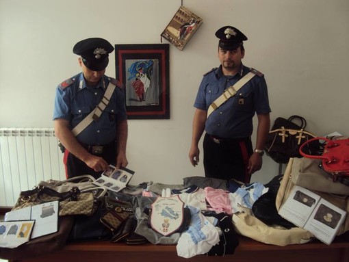 Pietra: i Carabieri denunciano grossisti di merce contraffatta Pietra: i Carabieri denunciano grossisti di merce contraffatta