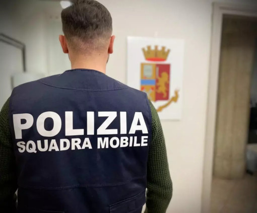 Savona, 74enne arrestato per spaccio: sequestrati oltre 25mila euro in contanti Savona, 74enne arrestato per spaccio: sequestrati oltre 25mila euro in contanti