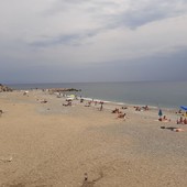 Savona, spiaggia libera sotto al Priamar: un project financing per beach volley e servizi