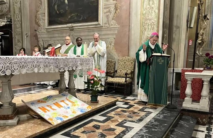 Savona, il Vescovo alla mensa Caritas e all'asilo delle "suore della Neve"