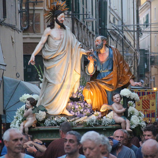 L'emozione della processione di San Pietro riempie le vie e le spiagge di Finalmarina (FOTO)